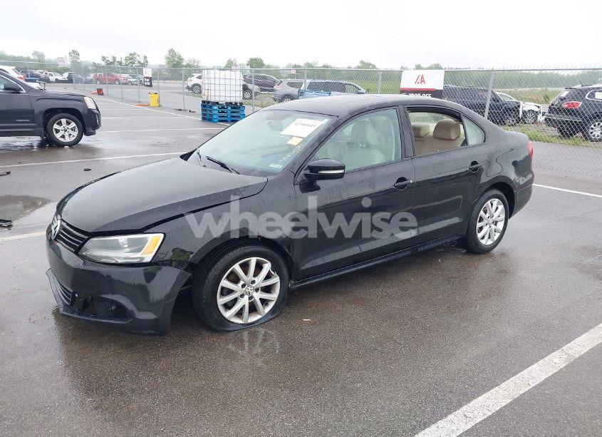 Photo 2 of 2011 Volkswagen Jetta 2.5L SE (VIN 3VWDX7AJ7BM304372)