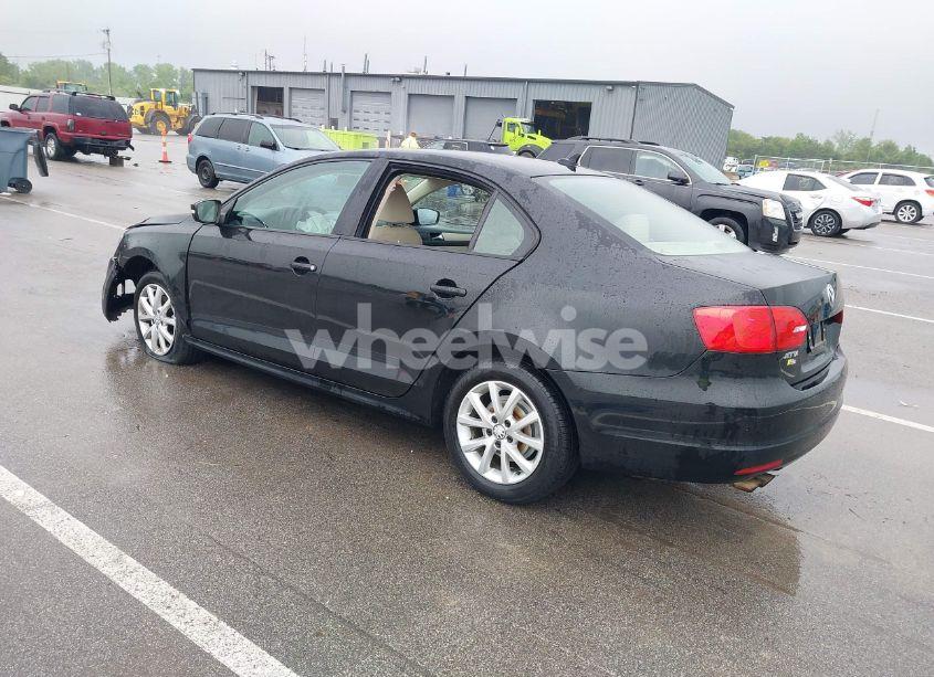 Photo 3 of 2011 Volkswagen Jetta 2.5L SE (VIN 3VWDX7AJ7BM304372)