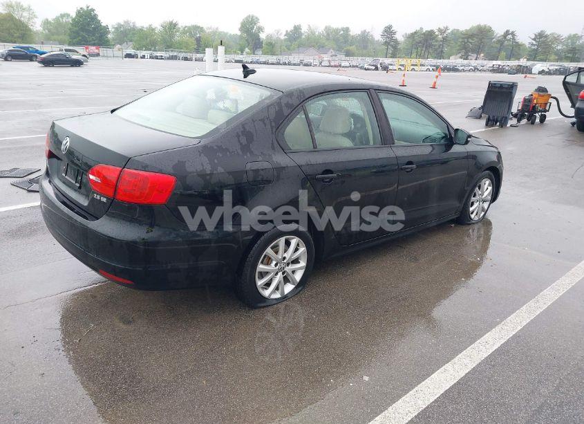 Photo 4 of 2011 Volkswagen Jetta 2.5L SE (VIN 3VWDX7AJ7BM304372)