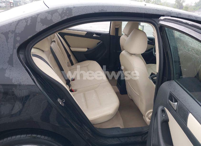 Photo 8 of 2011 Volkswagen Jetta 2.5L SE (VIN 3VWDX7AJ7BM304372)