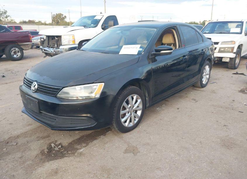 Photo 2 of 2011 Volkswagen Jetta 2.5L SE (VIN 3VWDX7AJ7BM318532)