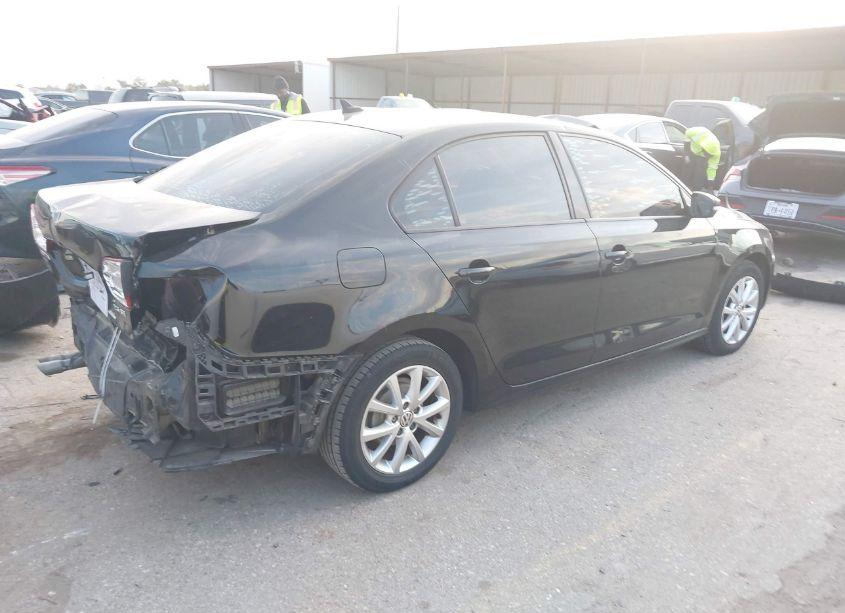 Photo 4 of 2011 Volkswagen Jetta 2.5L SE (VIN 3VWDX7AJ7BM318532)