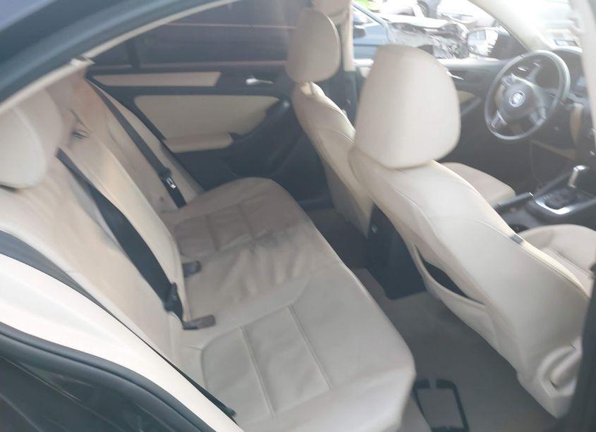 Photo 8 of 2011 Volkswagen Jetta 2.5L SE (VIN 3VWDX7AJ7BM318532)