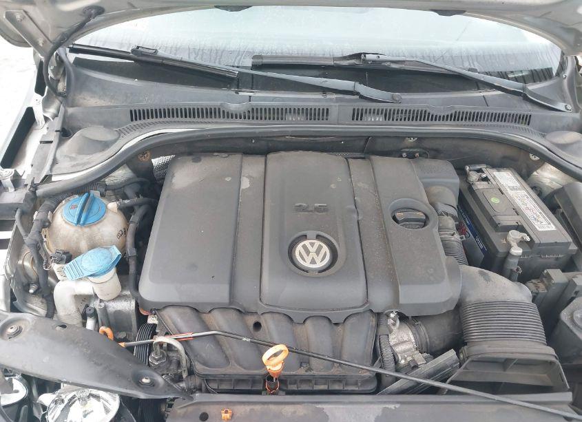 Photo 10 of 2011 Volkswagen Jetta 2.5L SE (VIN 3VWDX7AJ7BM345116)