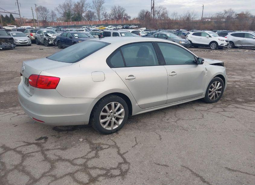 Photo 4 of 2011 Volkswagen Jetta 2.5L SE (VIN 3VWDX7AJ7BM345116)
