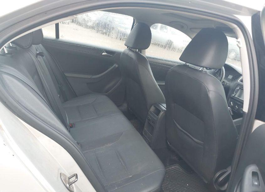 Photo 8 of 2011 Volkswagen Jetta 2.5L SE (VIN 3VWDX7AJ7BM345116)