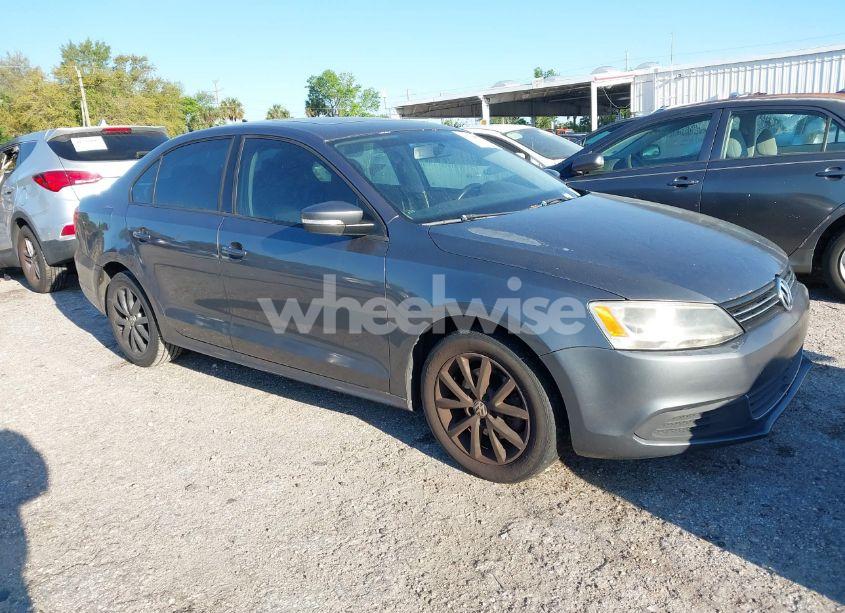 2011 Volkswagen Jetta 2.5L SE (VIN 3VWDX7AJ7BM384398) main photo
