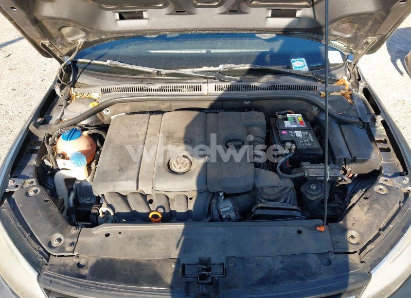 Photo 10 of 2011 Volkswagen Jetta 2.5L SE (VIN 3VWDX7AJ7BM384398)