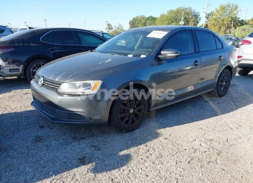 Photo 2 of 2011 Volkswagen Jetta 2.5L SE (VIN 3VWDX7AJ7BM384398)