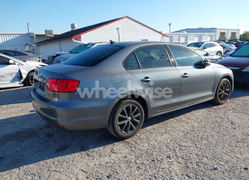 Photo 4 of 2011 Volkswagen Jetta 2.5L SE (VIN 3VWDX7AJ7BM384398)