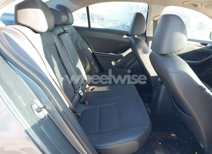 Photo 8 of 2011 Volkswagen Jetta 2.5L SE (VIN 3VWDX7AJ7BM384398)