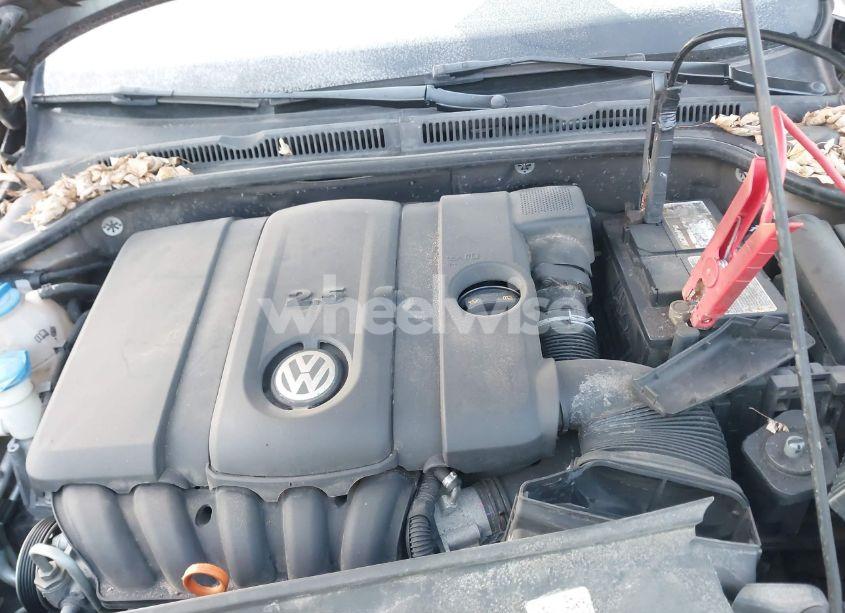 Photo 10 of 2011 Volkswagen Jetta 2.5L SE (VIN 3VWDX7AJ7BM385096)