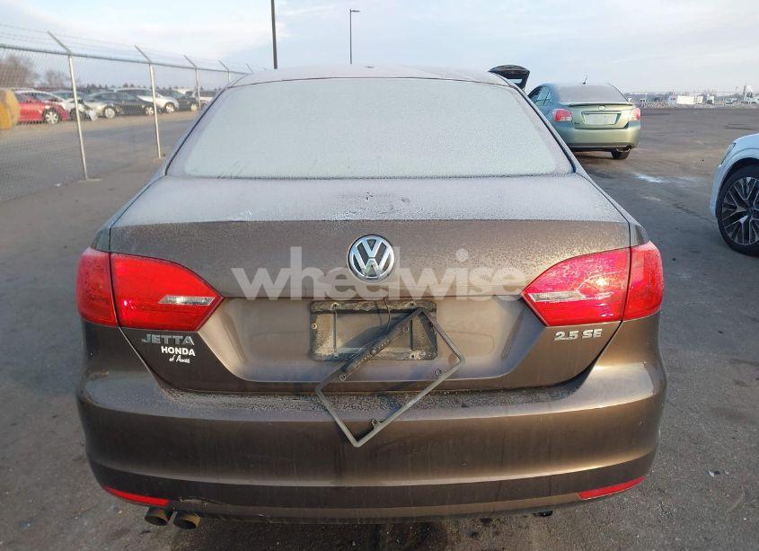 Photo 16 of 2011 Volkswagen Jetta 2.5L SE (VIN 3VWDX7AJ7BM385096)