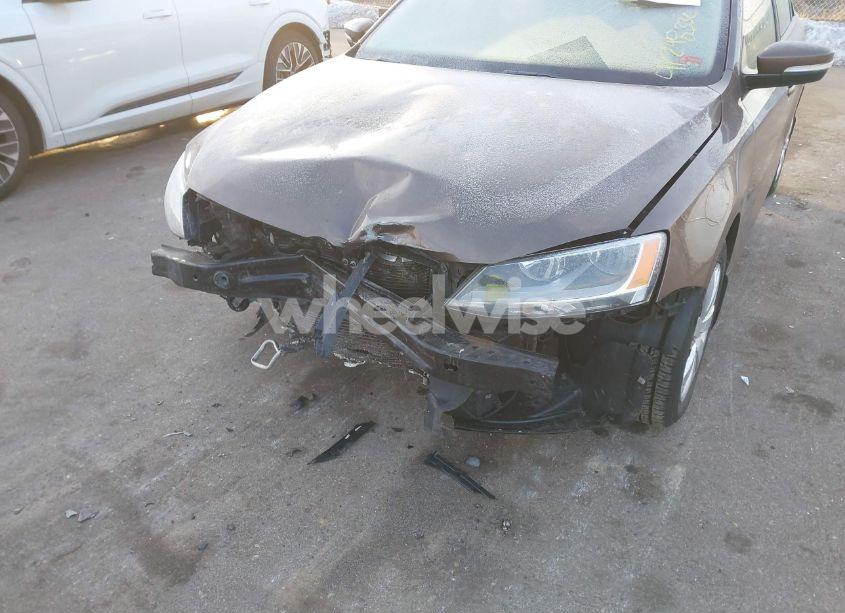 Photo 6 of 2011 Volkswagen Jetta 2.5L SE (VIN 3VWDX7AJ7BM385096)