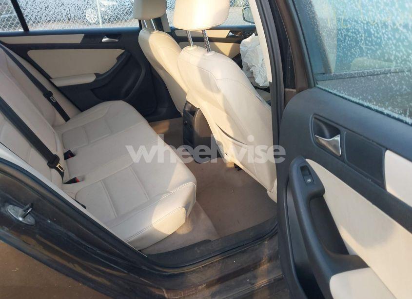 Photo 8 of 2011 Volkswagen Jetta 2.5L SE (VIN 3VWDX7AJ7BM385096)