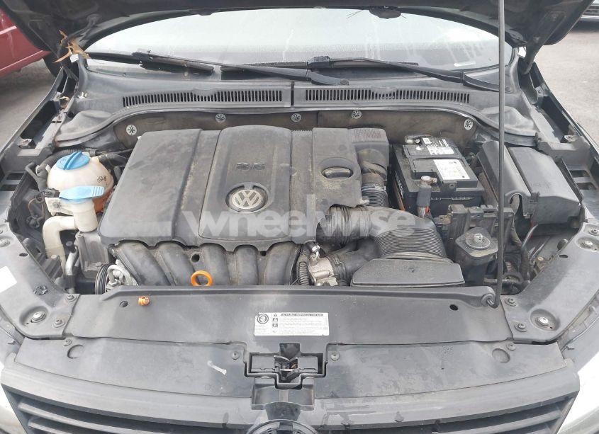 Photo 10 of 2011 Volkswagen Jetta 2.5L SE (VIN 3VWDX7AJ7BM389620)