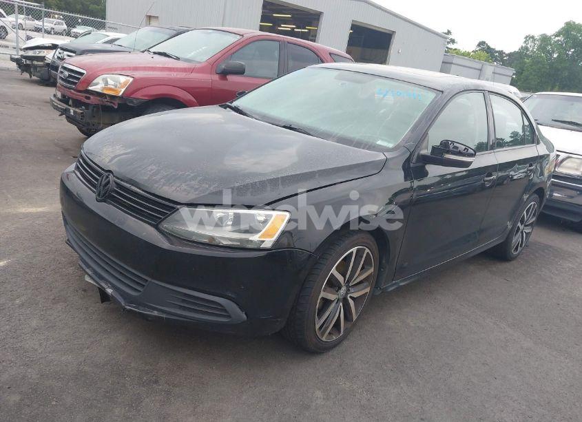 Photo 2 of 2011 Volkswagen Jetta 2.5L SE (VIN 3VWDX7AJ7BM389620)