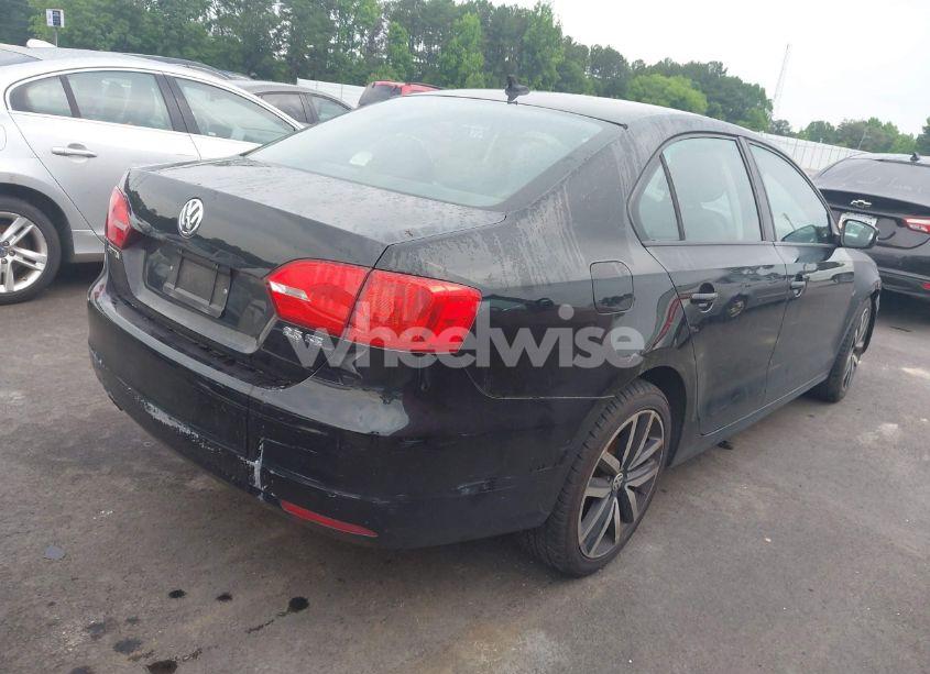 Photo 4 of 2011 Volkswagen Jetta 2.5L SE (VIN 3VWDX7AJ7BM389620)