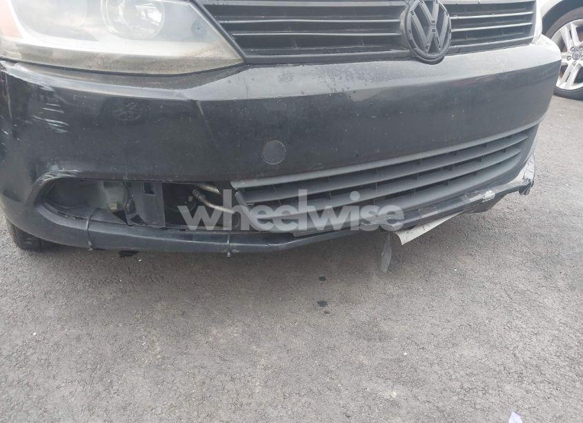 Photo 6 of 2011 Volkswagen Jetta 2.5L SE (VIN 3VWDX7AJ7BM389620)