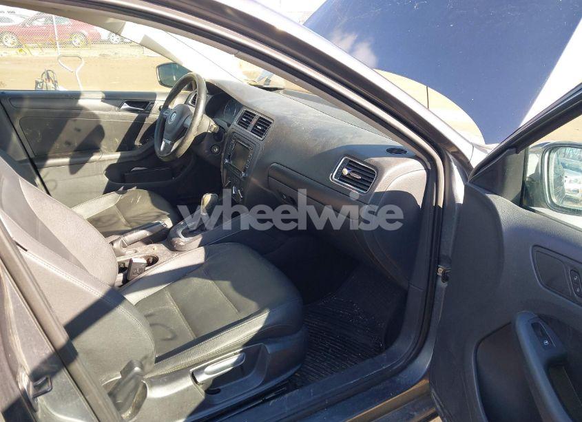 Photo 5 of 2012 Volkswagen Jetta 2.5L SE (VIN 3VWDX7AJ7CM307516)
