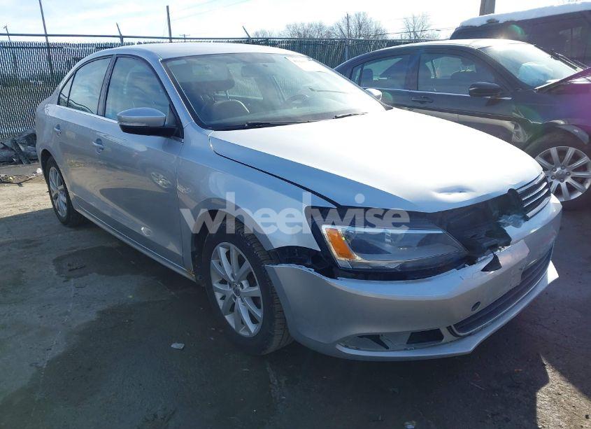 2013 Volkswagen Jetta 2.5L SE (VIN 3VWDX7AJ7DM253121) main photo