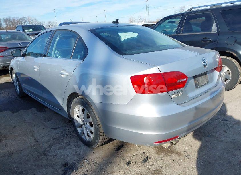 Photo 3 of 2013 Volkswagen Jetta 2.5L SE (VIN 3VWDX7AJ7DM253121)