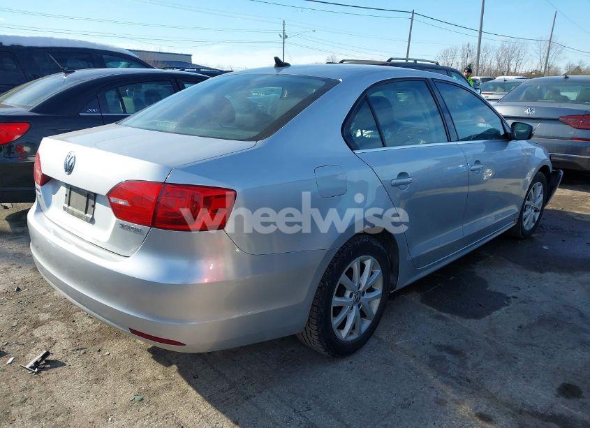 Photo 4 of 2013 Volkswagen Jetta 2.5L SE (VIN 3VWDX7AJ7DM253121)