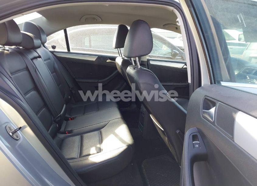 Photo 8 of 2013 Volkswagen Jetta 2.5L SE (VIN 3VWDX7AJ7DM253121)