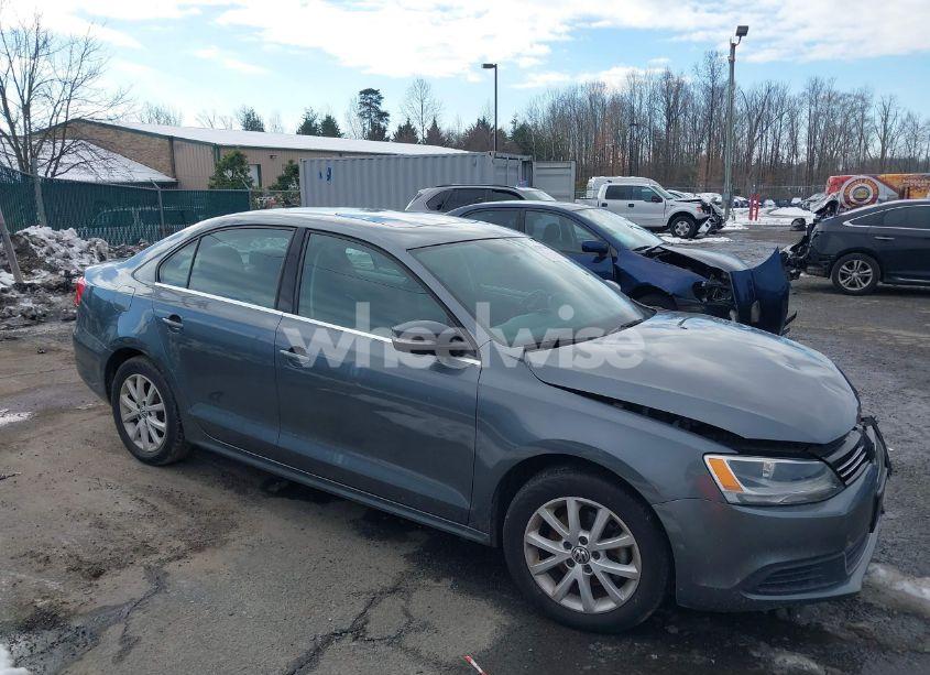 2013 Volkswagen Jetta 2.5L SE (VIN 3VWDX7AJ7DM257377) main photo