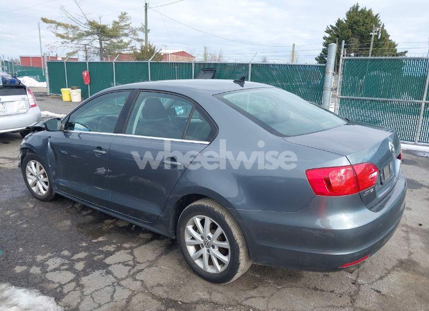 Photo 3 of 2013 Volkswagen Jetta 2.5L SE (VIN 3VWDX7AJ7DM257377)