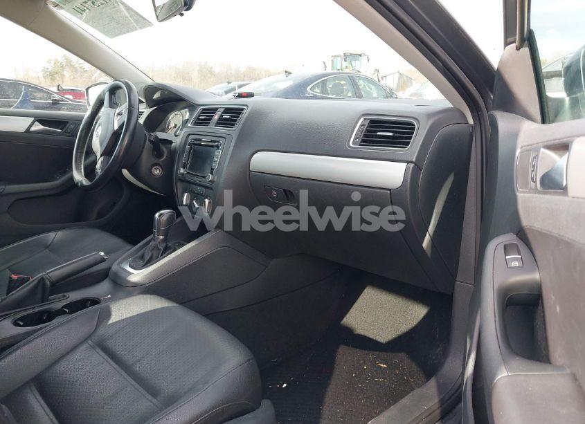 Photo 5 of 2013 Volkswagen Jetta 2.5L SE (VIN 3VWDX7AJ7DM257377)