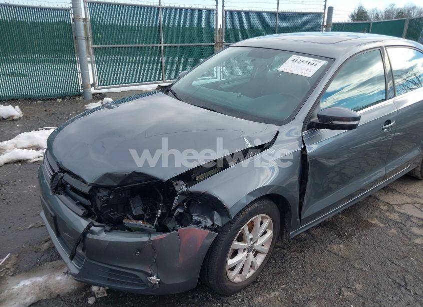 Photo 6 of 2013 Volkswagen Jetta 2.5L SE (VIN 3VWDX7AJ7DM257377)