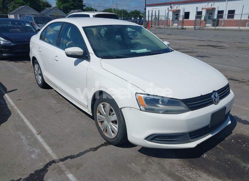 2013 Volkswagen Jetta 2.5L SE (VIN 3VWDX7AJ7DM434235) main photo