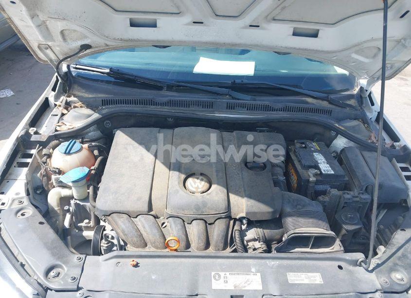 Photo 10 of 2013 Volkswagen Jetta 2.5L SE (VIN 3VWDX7AJ7DM434235)