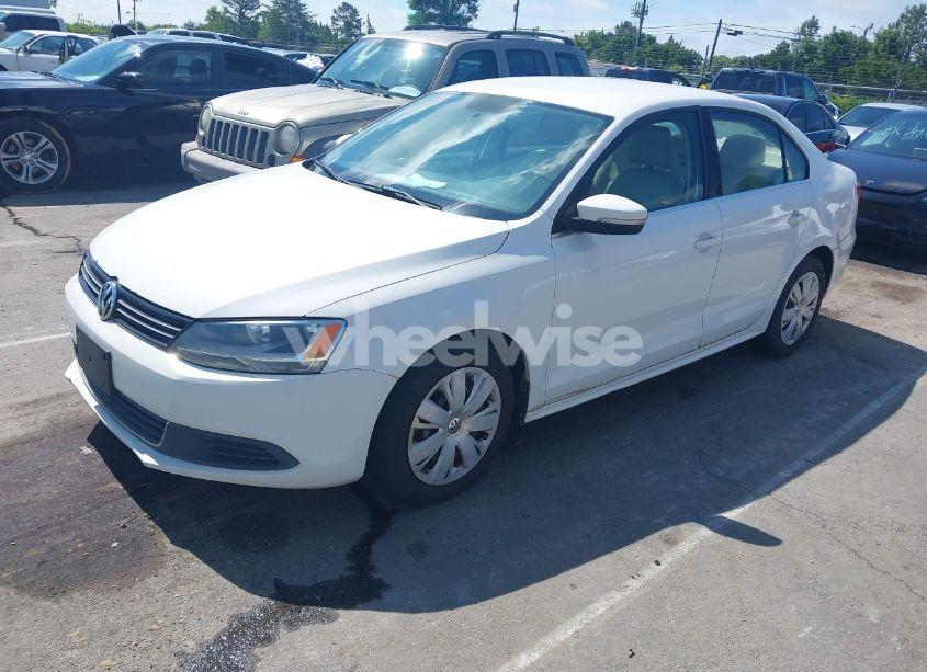 Photo 2 of 2013 Volkswagen Jetta 2.5L SE (VIN 3VWDX7AJ7DM434235)