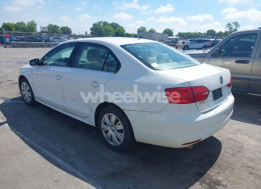 Photo 3 of 2013 Volkswagen Jetta 2.5L SE (VIN 3VWDX7AJ7DM434235)