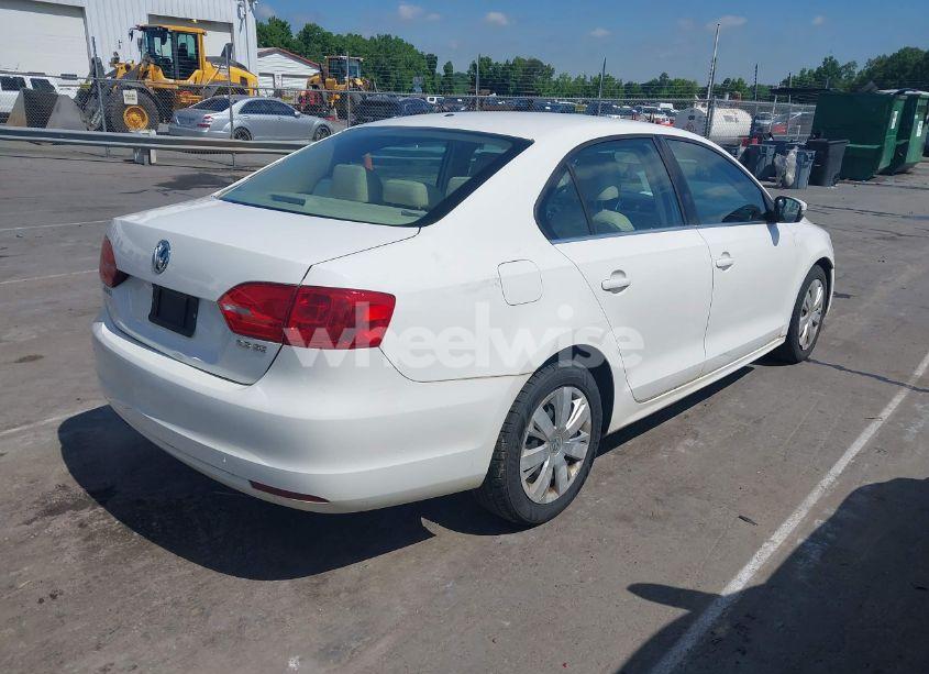 Photo 4 of 2013 Volkswagen Jetta 2.5L SE (VIN 3VWDX7AJ7DM434235)