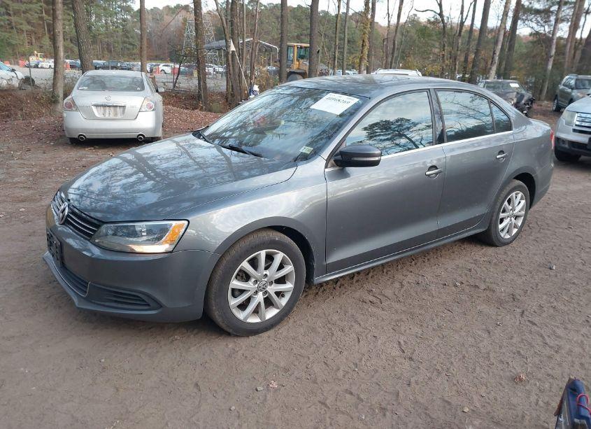 Photo 2 of 2013 Volkswagen Jetta 2.5L SE (VIN 3VWDX7AJ7DM450578)