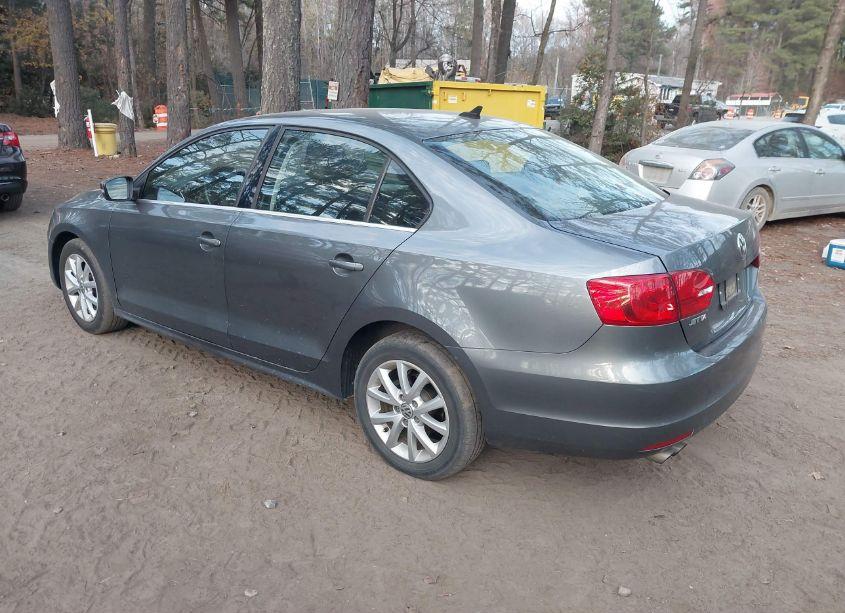 Photo 3 of 2013 Volkswagen Jetta 2.5L SE (VIN 3VWDX7AJ7DM450578)
