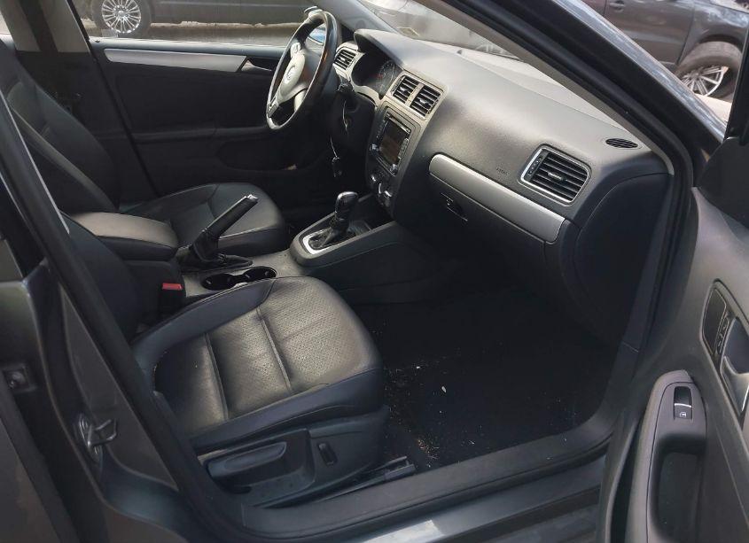Photo 5 of 2013 Volkswagen Jetta 2.5L SE (VIN 3VWDX7AJ7DM450578)