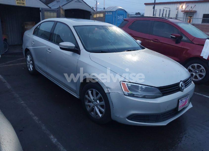 2011 Volkswagen Jetta 2.5L SE (VIN 3VWDX7AJ8BM007143) main photo