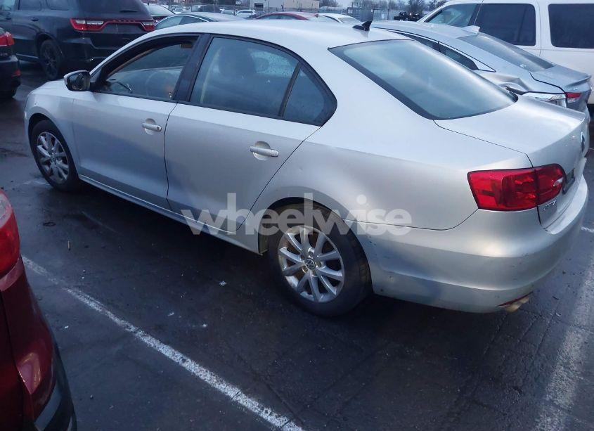 Photo 3 of 2011 Volkswagen Jetta 2.5L SE (VIN 3VWDX7AJ8BM007143)