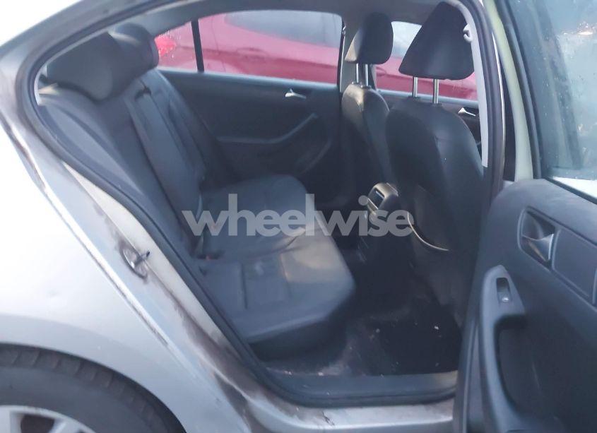 Photo 8 of 2011 Volkswagen Jetta 2.5L SE (VIN 3VWDX7AJ8BM007143)