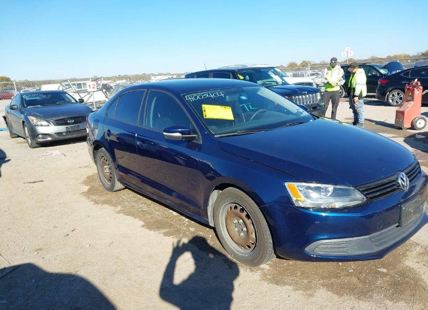 2011 Volkswagen Jetta 2.5L SE (VIN 3VWDX7AJ8BM048842) main photo