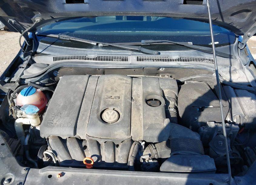 Photo 10 of 2011 Volkswagen Jetta 2.5L SE (VIN 3VWDX7AJ8BM048842)