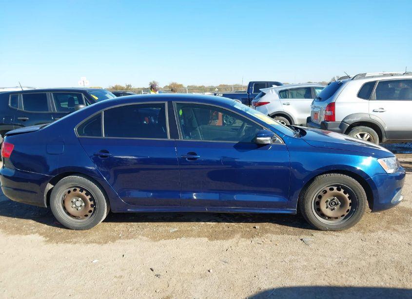 Photo 13 of 2011 Volkswagen Jetta 2.5L SE (VIN 3VWDX7AJ8BM048842)