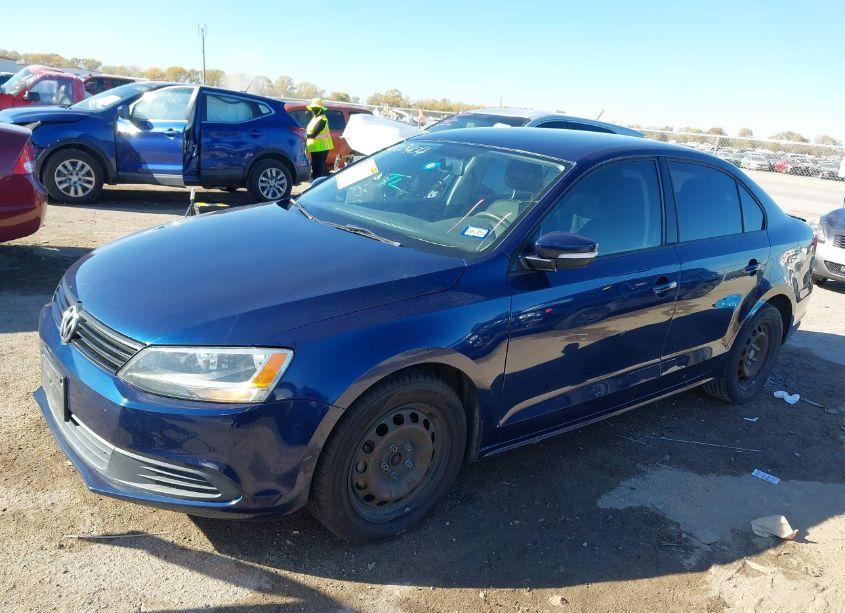 Photo 2 of 2011 Volkswagen Jetta 2.5L SE (VIN 3VWDX7AJ8BM048842)