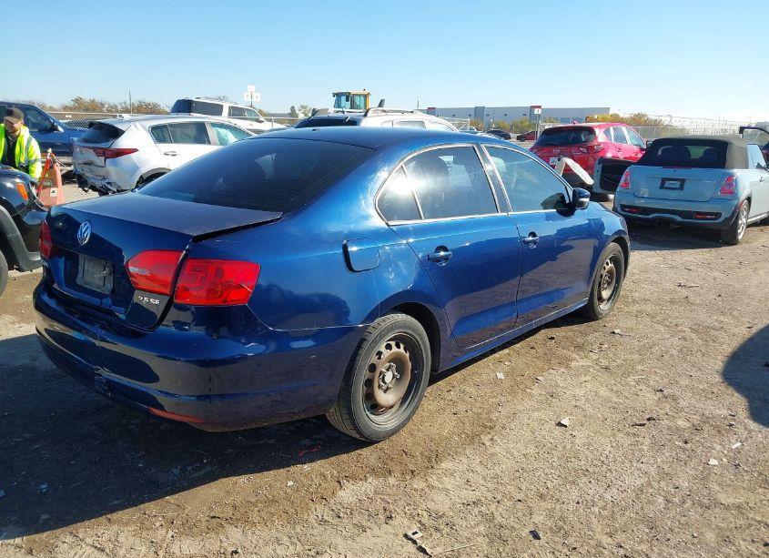 Photo 4 of 2011 Volkswagen Jetta 2.5L SE (VIN 3VWDX7AJ8BM048842)