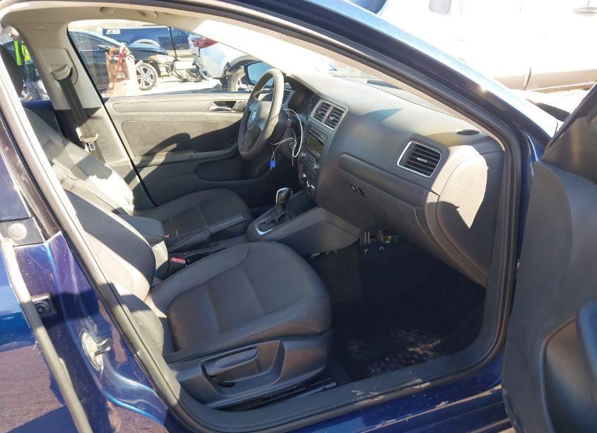 Photo 5 of 2011 Volkswagen Jetta 2.5L SE (VIN 3VWDX7AJ8BM048842)