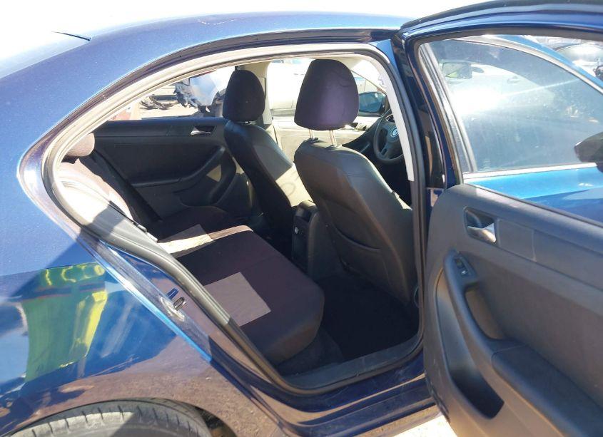 Photo 8 of 2011 Volkswagen Jetta 2.5L SE (VIN 3VWDX7AJ8BM048842)